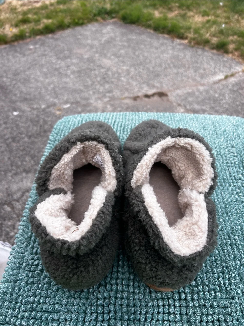 LL Bean Women’s Cozy Sherpa Slip-On Shoes in Dark Gray Slippers Size 9M